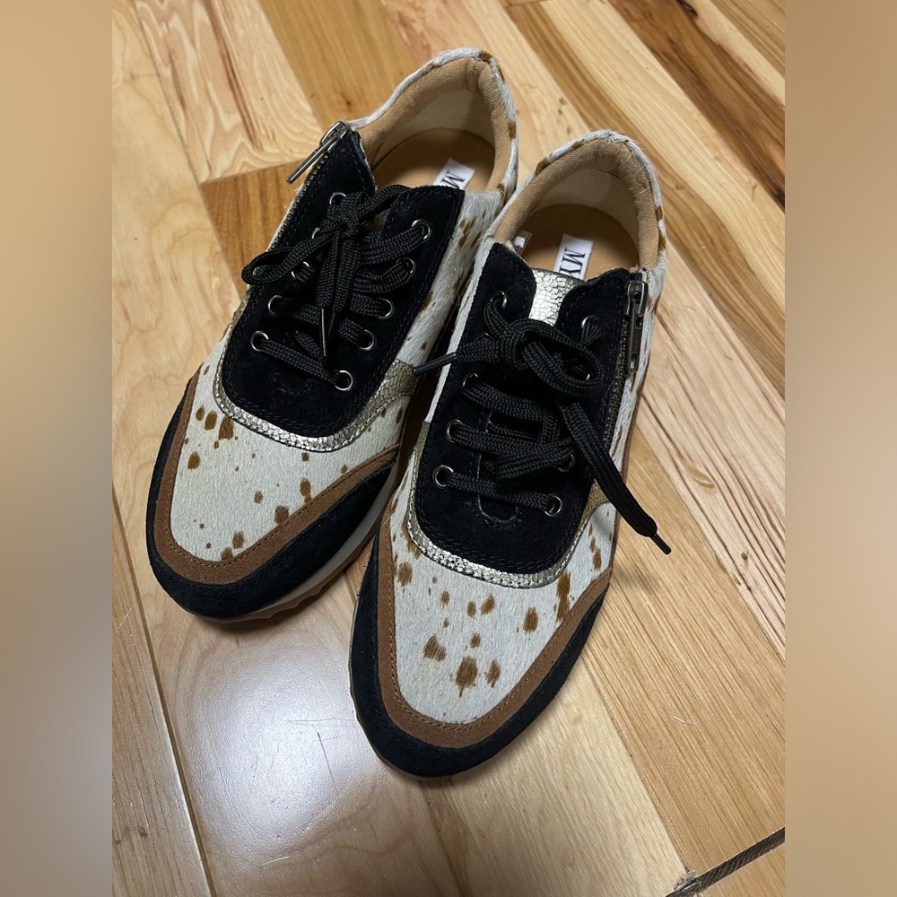 Myra Swift Sneakers Sz 6